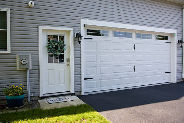 24/7 Emergency Garage Door Panel Replacement experts in Riverdale Park, MD